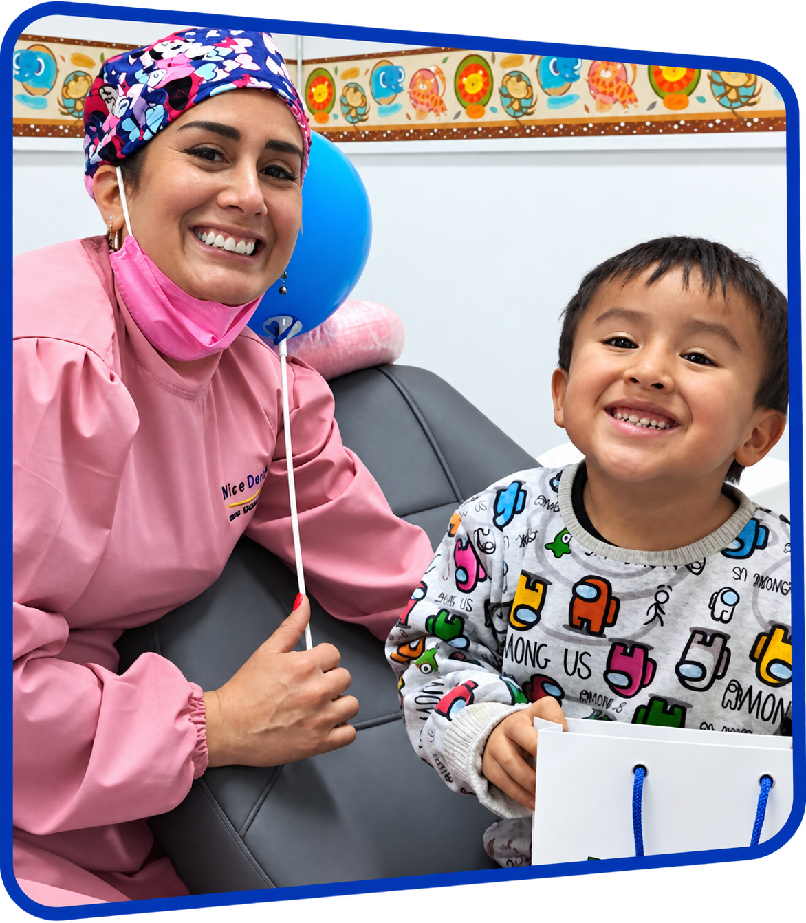 Odontopediatría en Bluedent: doctora con paciente niño